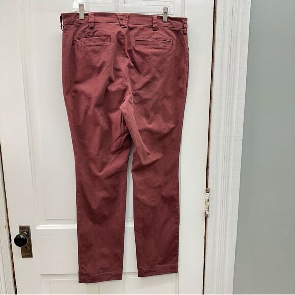 Duluth Trading Company straight leg deep red maroon jeans pants women's 12 x 31 - Picture 4 of 5